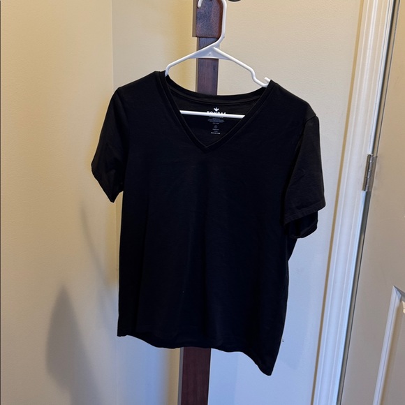 Bombas v-neck T-shirts size large, black and white - Picture 6 of 7